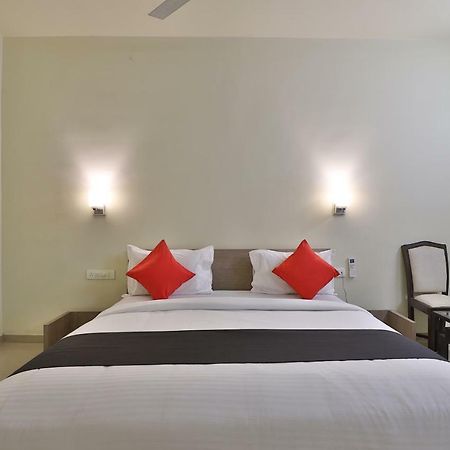 Capital O 47284 Atithi Resort Bharuch Exterior photo