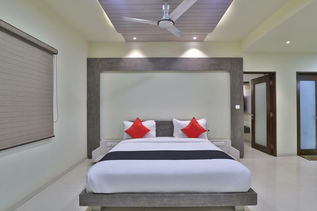 Capital O 47284 Atithi Resort Bharuch Exterior photo