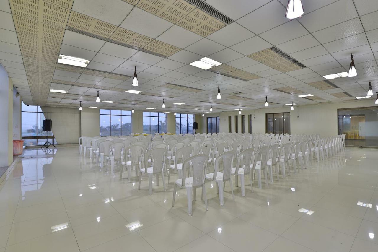Capital O 47284 Atithi Resort Bharuch Exterior photo