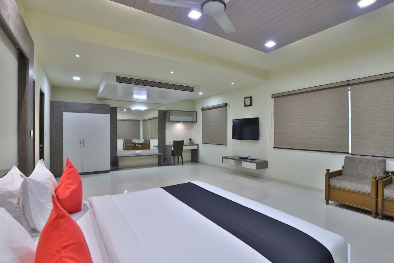 Capital O 47284 Atithi Resort Bharuch Exterior photo