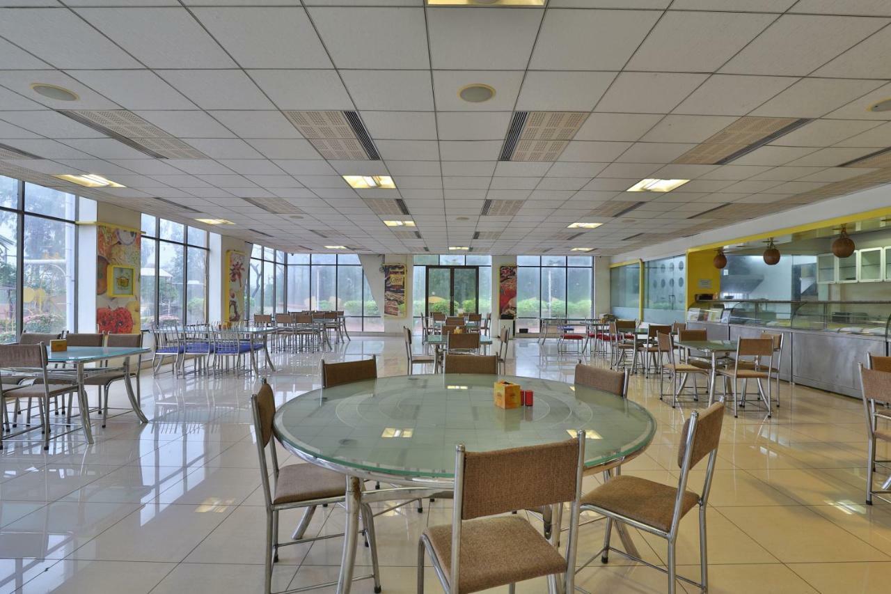 Capital O 47284 Atithi Resort Bharuch Exterior photo