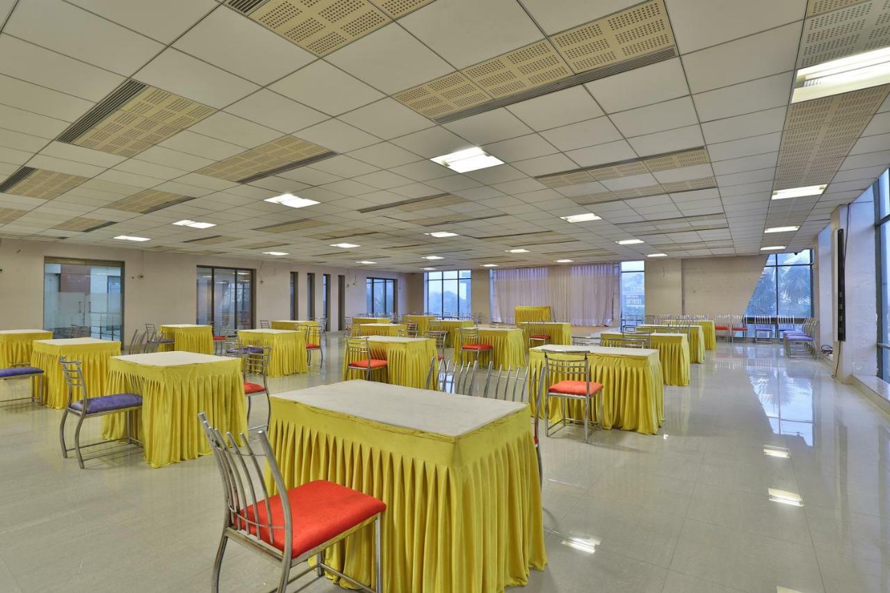 Capital O 47284 Atithi Resort Bharuch Exterior photo