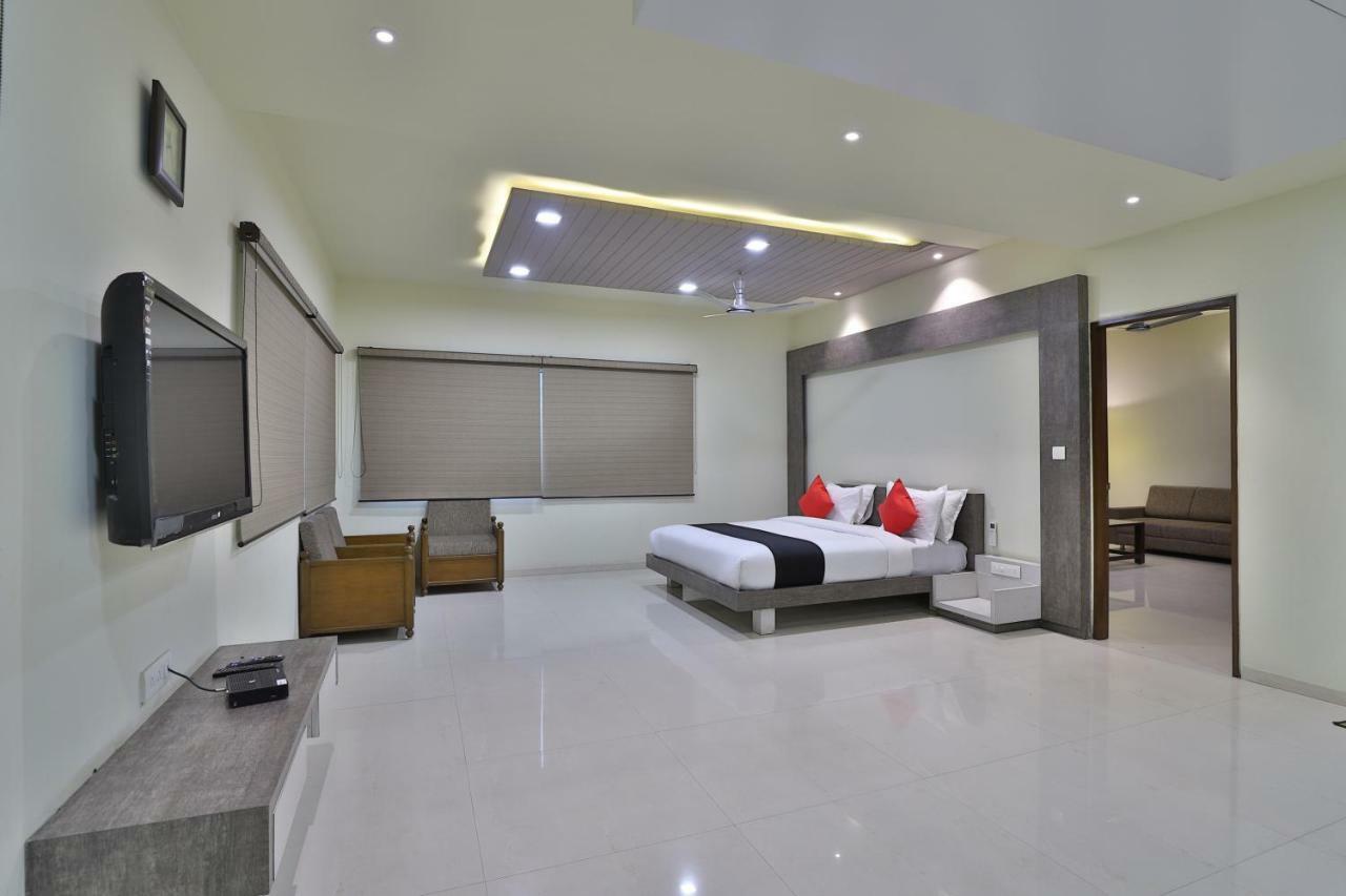 Capital O 47284 Atithi Resort Bharuch Exterior photo