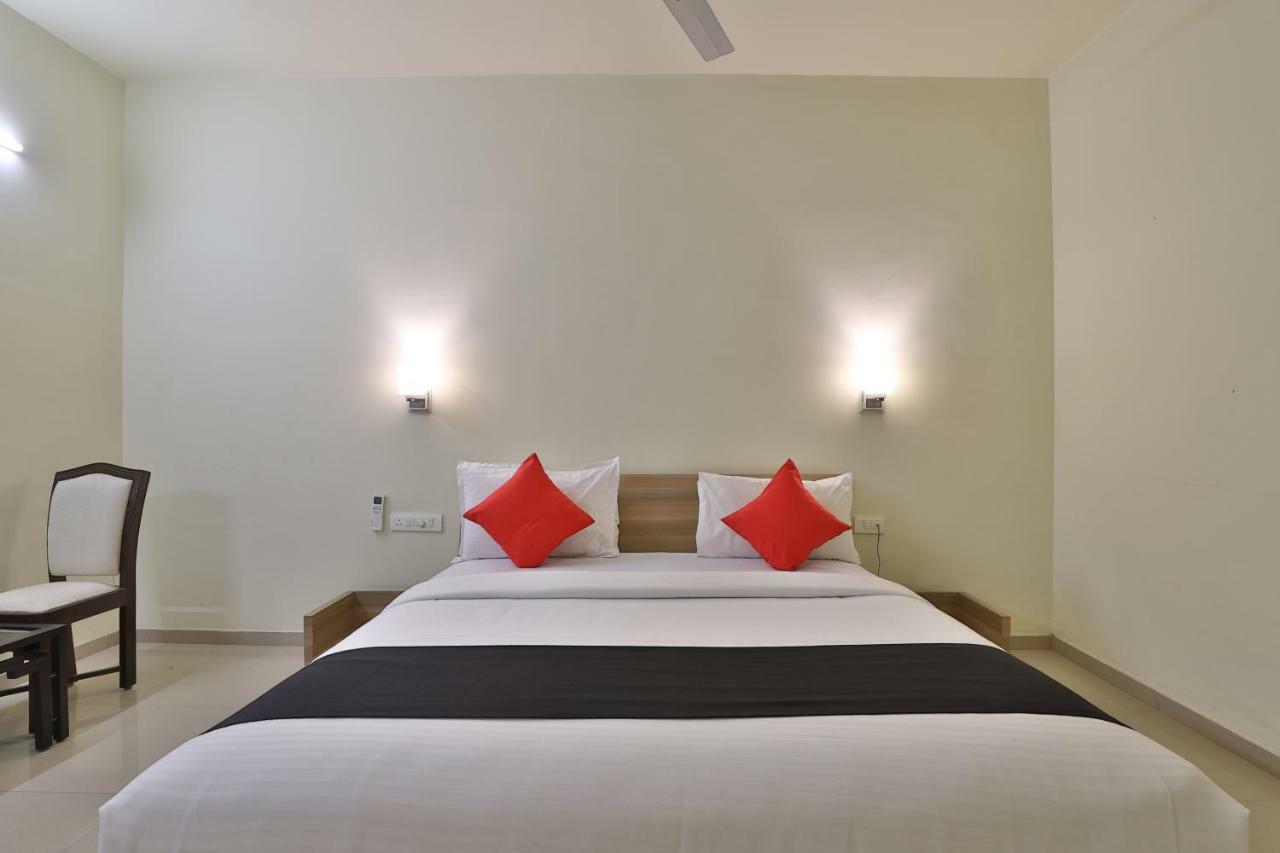 Capital O 47284 Atithi Resort Bharuch Exterior photo