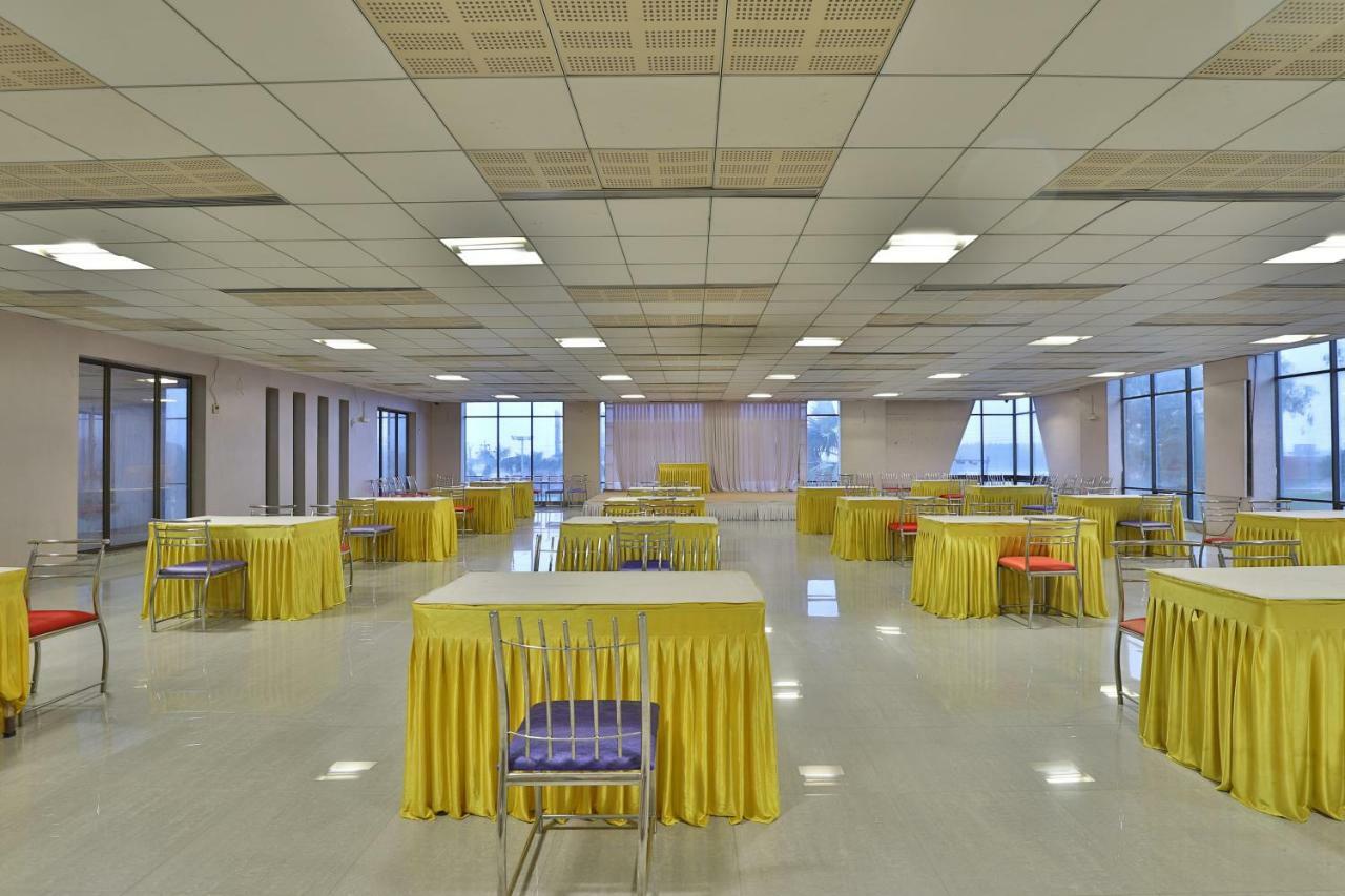 Capital O 47284 Atithi Resort Bharuch Exterior photo