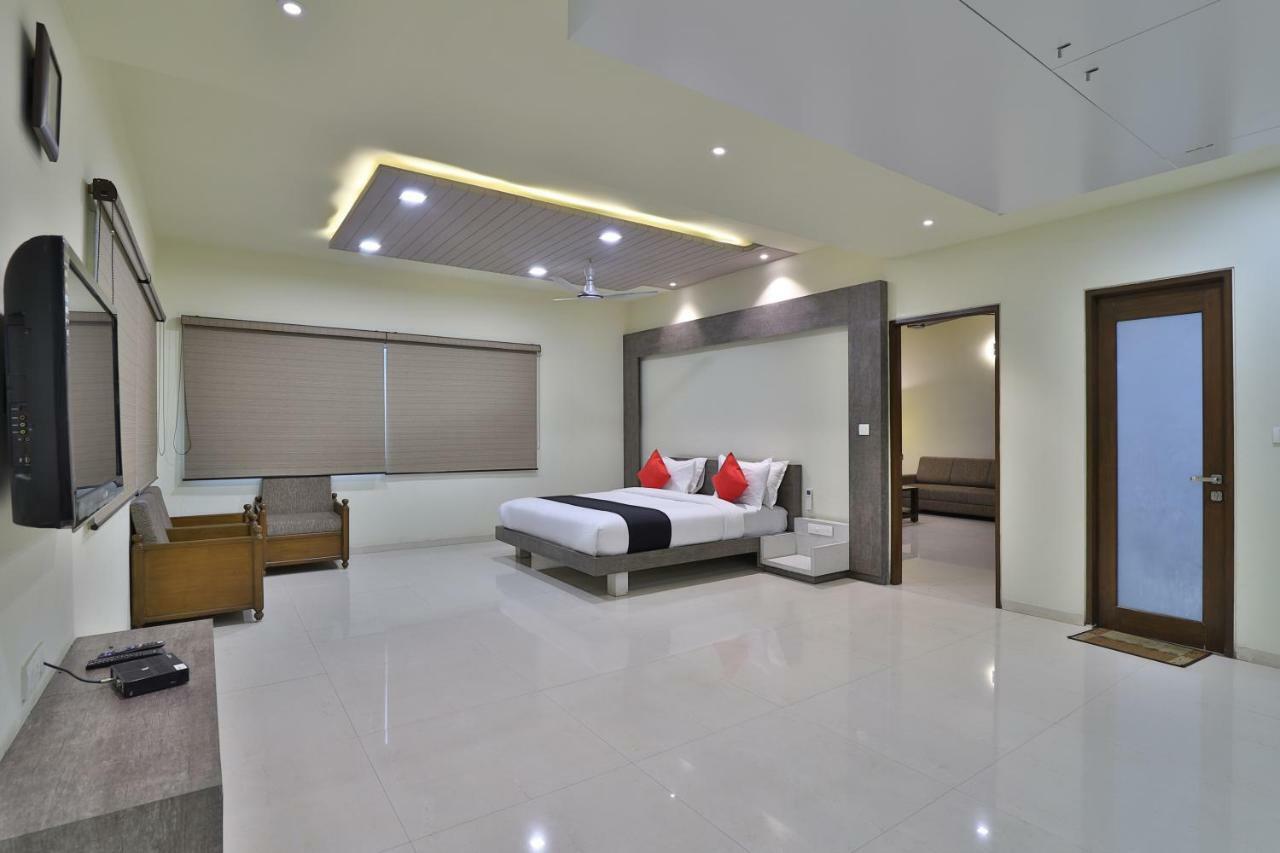 Capital O 47284 Atithi Resort Bharuch Exterior photo