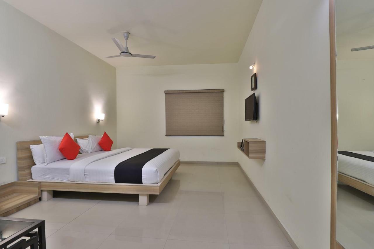 Capital O 47284 Atithi Resort Bharuch Exterior photo