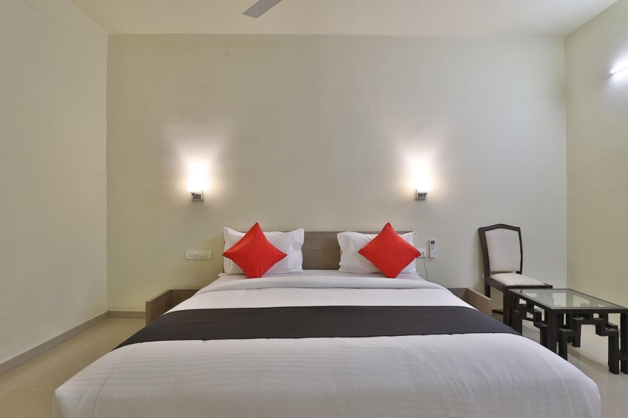 Capital O 47284 Atithi Resort Bharuch Exterior photo